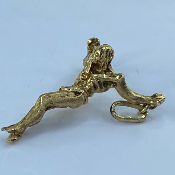 Solid 14K yellow gold Salvador Dali Crucified Christ pendant 10.0g 1.5"
